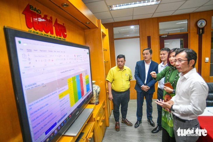 Bài dự thi ‘Thương hiệu tôi yêu’ nhiều kỷ lục, ban tổ chức quyết định tăng số giải thưởng- Ảnh 1. Hội đồng giám khảo đã đánh giá kỹ lưỡng từng bài viết, dựa theo từng tiêu chí để chọn ra 12 giải thưởng của cuộc thi