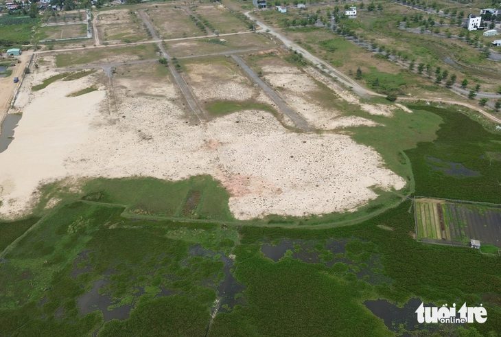 Ban chỉ đạo phòng, chống tham nhũng chỉ đạo 'nóng' về 3 dự án '1.000 người vạ lây' của Bách Đạt An- Ảnh 1. Dự án khu đô thị Hera Complex Riverside, người mua đất gian nan đòi đất - Ảnh: LÊ TRUNG
