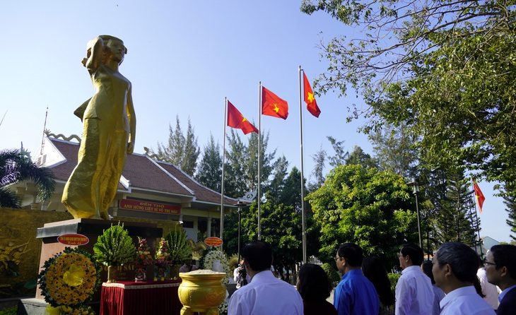 Bà Rịa - Vũng Tàu lấy ý kiến dân về tên huyện, xã khi sáp nhập- Ảnh 1. Đền thờ Anh hùng liệt sĩ Võ Thị Sáu tại huyện Đất Đỏ. Sắp tới huyện này và Long Điền sẽ sáp nhập thành một - Ảnh: ĐÔNG HÀ