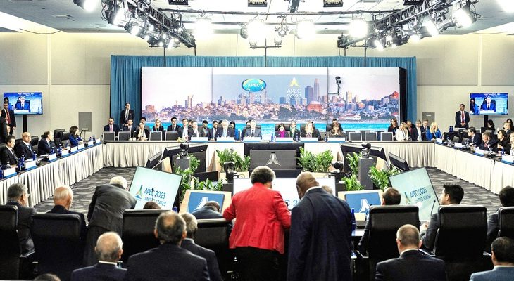 Các bộ trưởng APEC trong cuộc họp ngày 14-11 - Ảnh: AFP Các bộ trưởng APEC trong cuộc họp ngày 14-11 - Ảnh: AFP