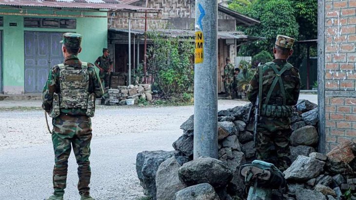AFP: Myanmar tử hình ba tướng đầu hàng lực lượng chống đối- Ảnh 1. Binh sĩ thuộc lực lượng chống đối chính quyền ở Myanmar tại một trạm canh gác ở bang Shan hồi năm 2023 - Ảnh: AFP