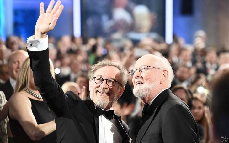 50 năm John Williams vẫn viết nhạc phim cho Steven Spielberg- Ảnh 1. John Williams (phải) và Steven Spielberg