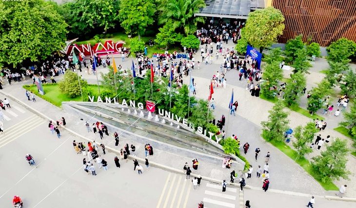 Với nguồn thu ngày càng tăng, Trường ĐH Văn Lang đầu tư xây dựng cơ sở vật chất khang trang trong nhiều năm qua - Ảnh: V.L. Với nguồn thu ngày càng tăng, Trường ĐH Văn Lang đầu tư xây dựng cơ sở vật chất khang trang trong nhiều năm qua - Ảnh: V.L.
